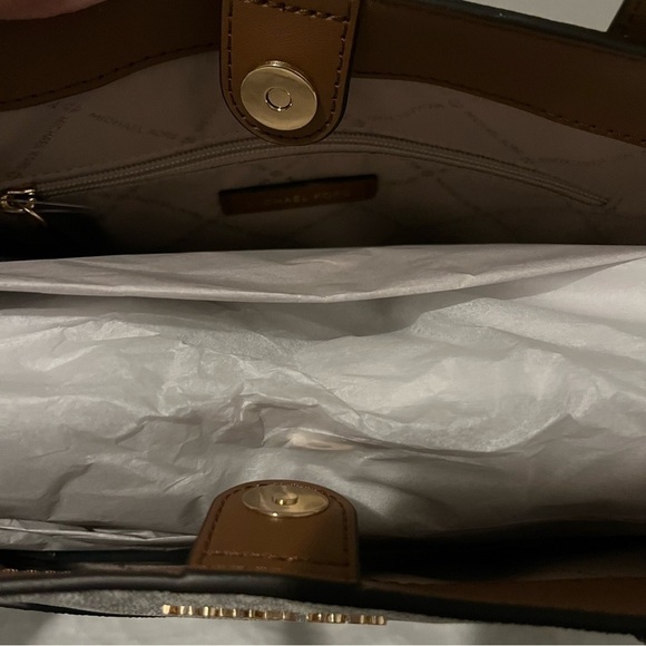 MICHAEL KORS- BEDFORD MD PKT Tote Bag Mini MK Logo in Vanilla/LUGG - Picture 8 of 9